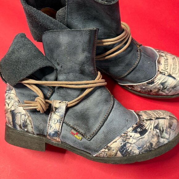 Artsy Leather Booties with Newsprint Magic: Retro TMA Eyes Statement Shoes - Picture 5 of 12